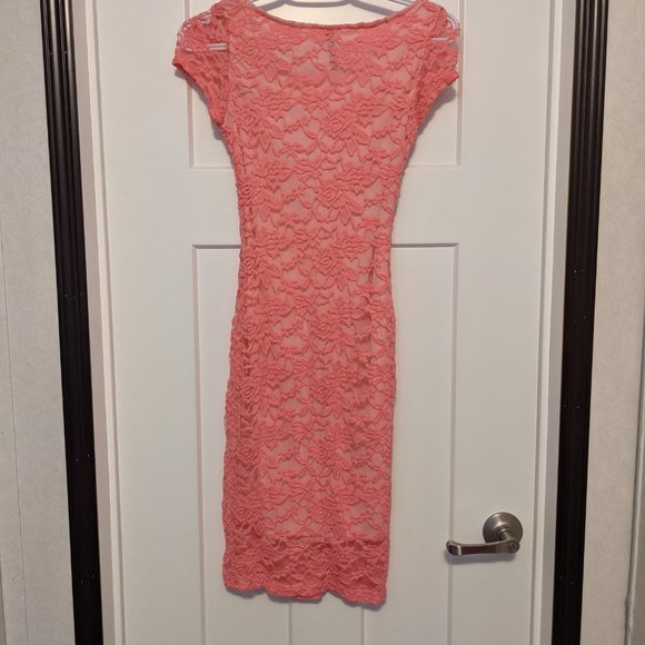 Lace dress - Picture 3 of 6